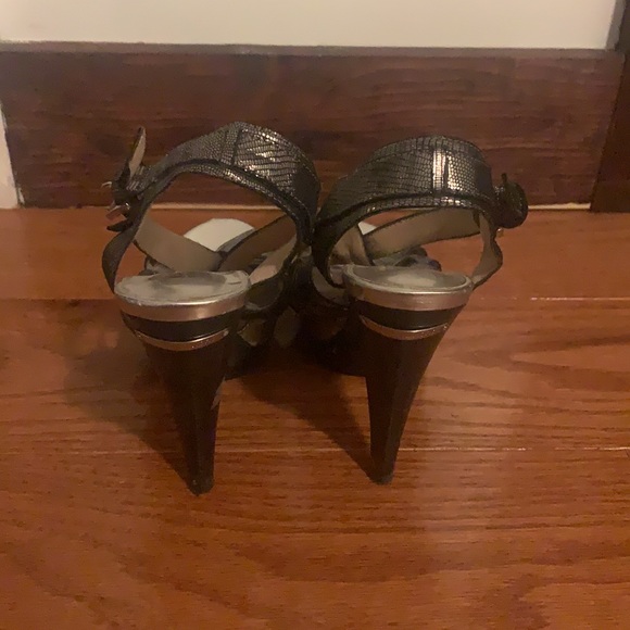 Micheal Kors metallic heels - Picture 3 of 4